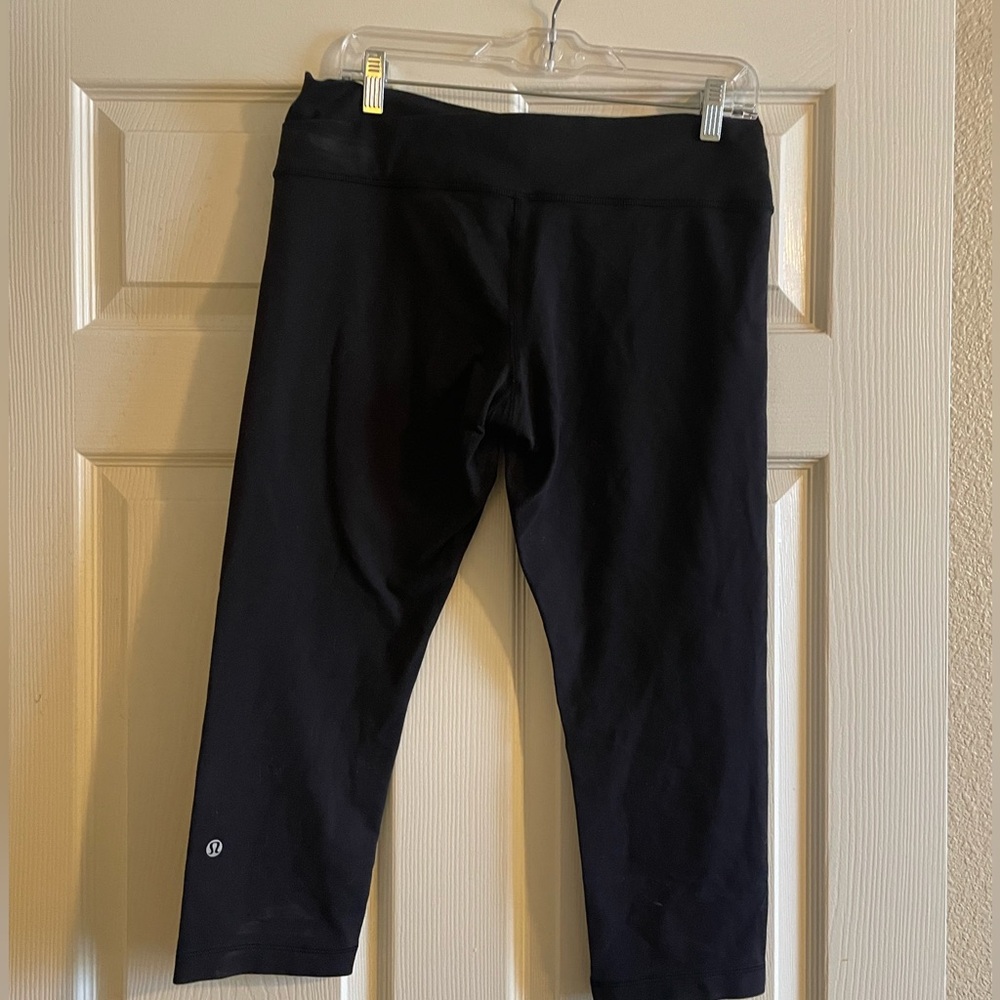 Black size 10 LuLu Lemon leggings - cropped